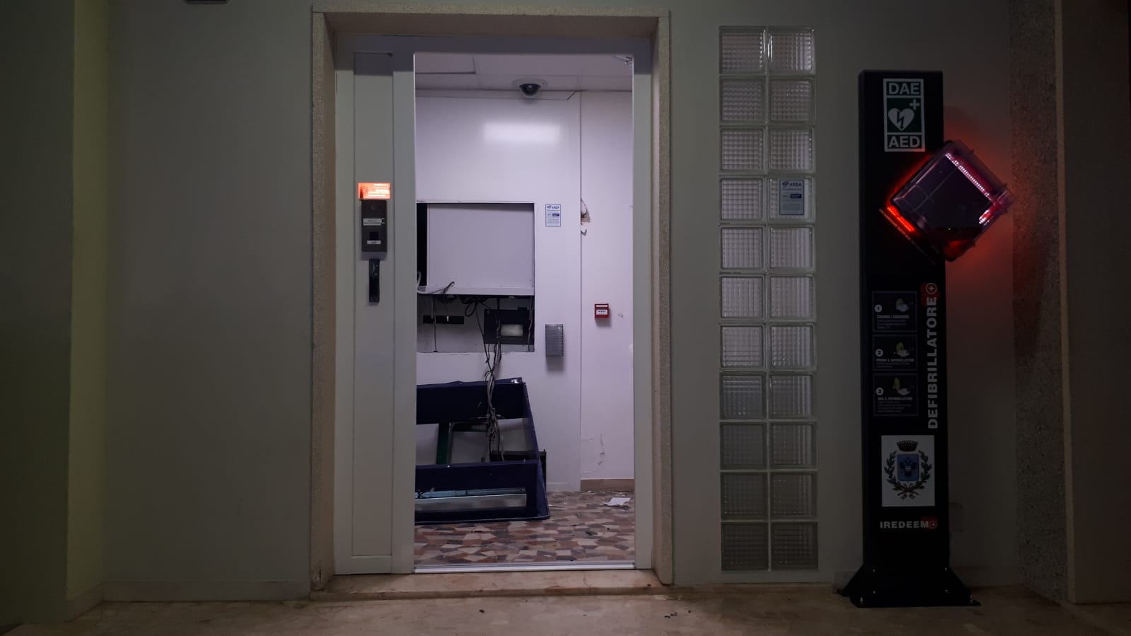 FANNO ESPLODERE UN BANCOMAT E SCAPPANO CON IL BOTTINO: UNA BANDA DI LADRI ESPERTI COLPISCE LA BCC A SAN MARTINO DI CAMPAGNA